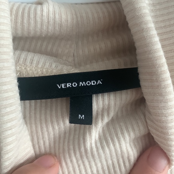 Long sleeve cream turtleneck ribbed top - Picture 4 of 6